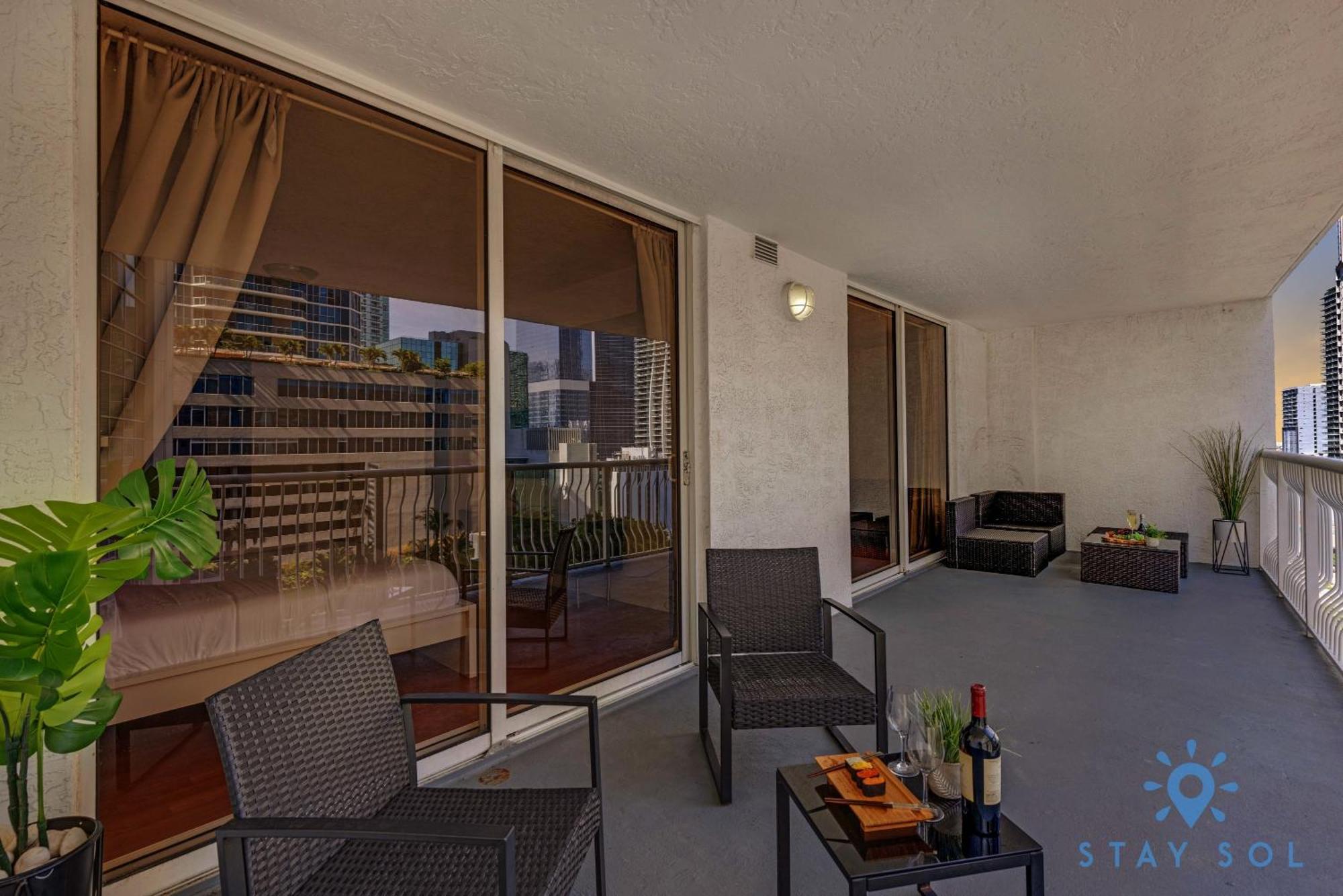 Beautiful 1 Bedroom With Modern Amenities Apartment *